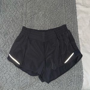 Lululemon Hotty Hot Shorts 2.5 inch